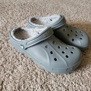 Crocs Fur Lines Clogs Gray Mems Size 7 Womens Size 9 Used